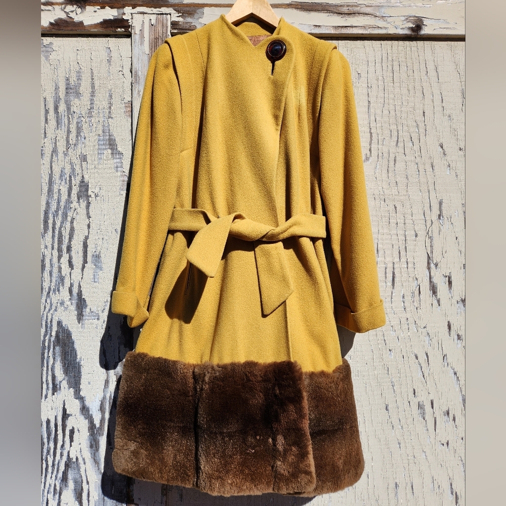 Vintage Mustard Yellow Coat With Fur Trim, Medium